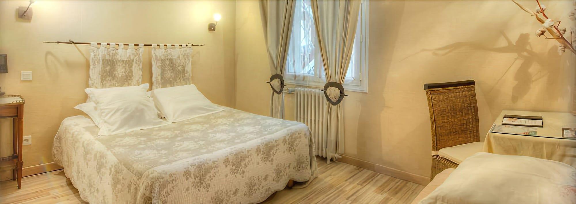 Logis Le Printemps Hotel Restaurant - 몽뗄리마 외부 사진