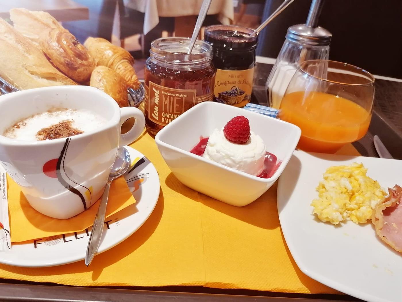 Logis Le Printemps Hotel Restaurant - 몽뗄리마 외부 사진